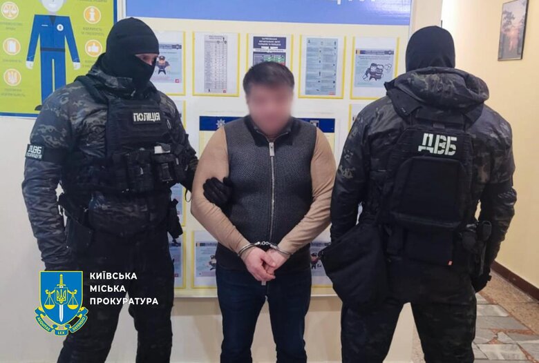 У Києві водій Mercedes проведе у СІЗО за опір поліції