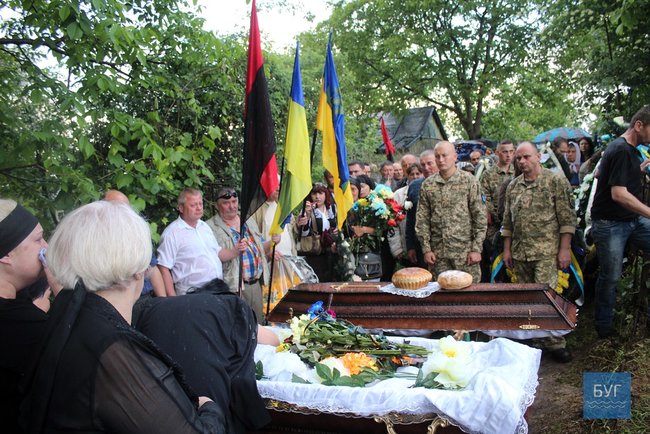 С бойцом 14-й ОМБр Олегом Пушкаруком, погибшим 9 мая на Луганщине, простились на Волыни 36