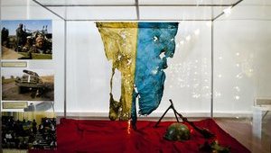 Директор Національного військово-історичного музею Владислав Таранець: "У нас є Біблія, яку ми знайшли біля наших загиблих хлопців обгорілою і розгорнутою на молитві "Не бійся"