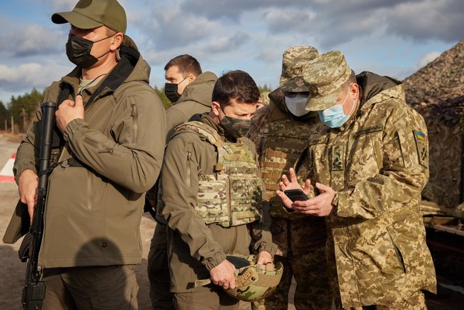 Зеленский посетил передовые позиции ВСУ в зоне ООС на Луганщине (обновлено) 02