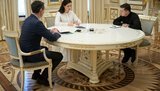 Зеленский поручил Минздраву усилить коммуникацию и дать четкие рекомендации по ситуации с китайским коронавирусом. ФОТО