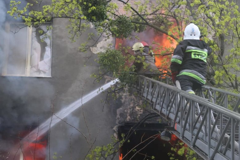 Occupant missiles hit 18 houses in Kharkiv - State Emergency Service 02 Occupant missiles hit 18 houses in Kharkiv - State Emergency Service 02