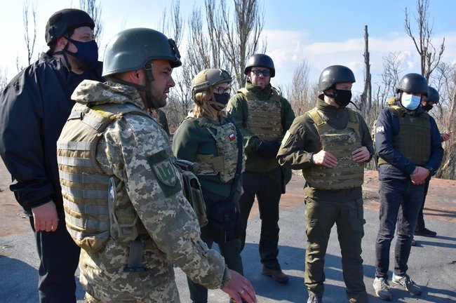 Віцемаршалок Сейму Польщі Госієвська і віцеспікер Сейму Литви Саударгас відвідали зруйноване найманцями РФ Широкине 09