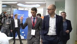 Яценюк открыл первый в Украине некоммерческий инкубатор IT-проектов. ВИДЕО (обновлено)
