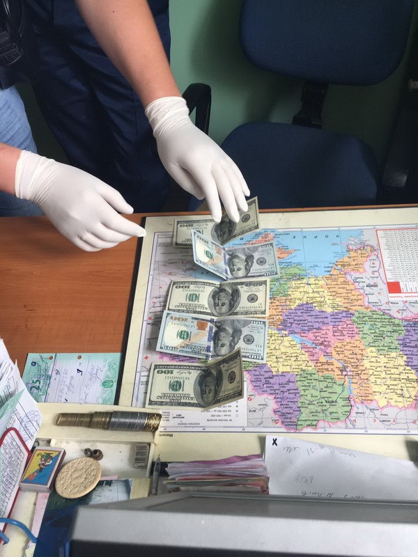 Майор ДСНС попався на хабарі $ 500 на Львівщині, - СБУ 02