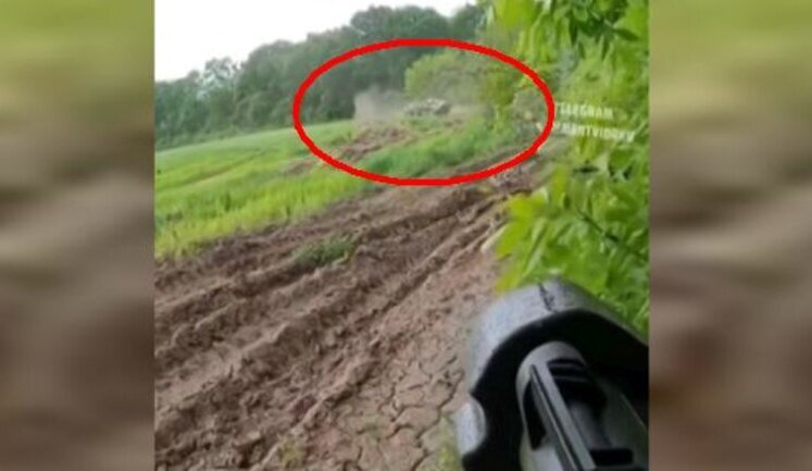 Добровольці зі США знищують російський БТР-80 з гранатомета NLAW. ВIДЕО