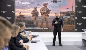 Хмара обговорив із командирами адаптацію до нових технологій війни