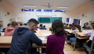 Скільки студентів старше 25 років навчаються?