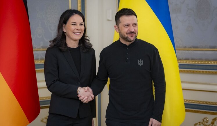 Зеленський обговорив з Бербок продовження підтримки України та гарантії безпеки. ВIДЕО