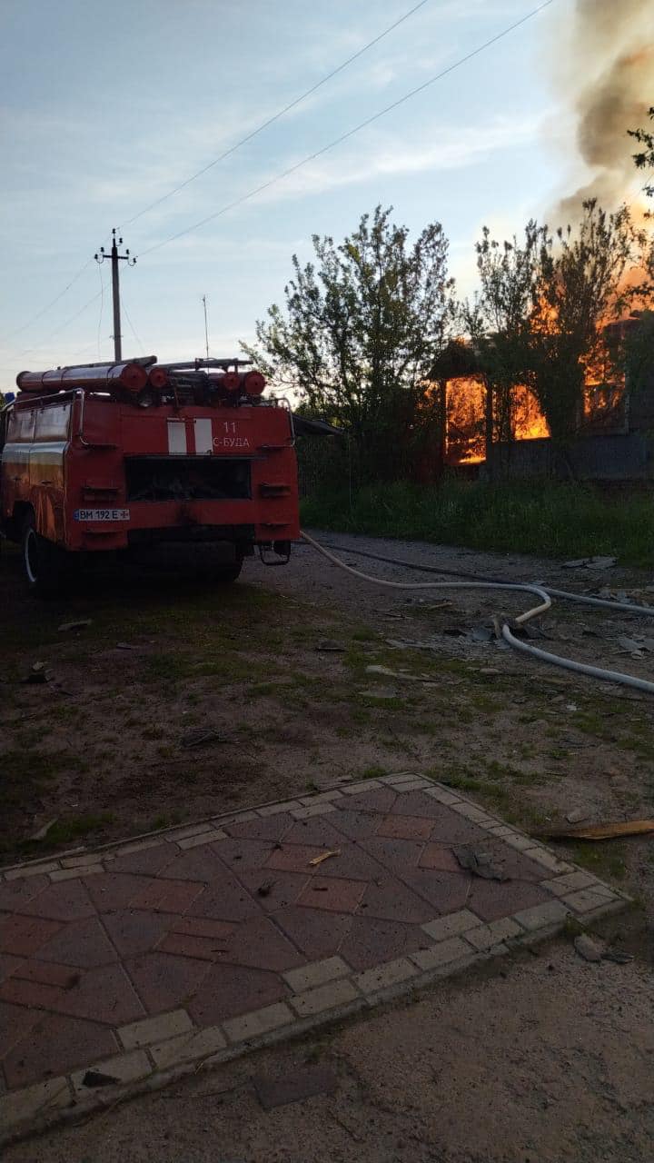 Війська РФ обстріляли із мінометів та артилерії Середину-Буду на Сумщині, пошкоджені будинки, вирують пожежі, - Живицький 03