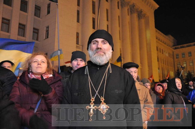 Активісти проводять мітинг під Офісом президента 02