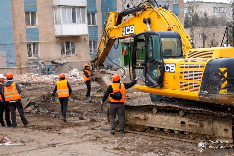 Demolition of a building in Ternopil after the Russian attack