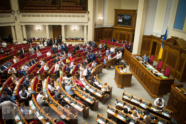 Черга до Шмигаля, Тищенко хвалиться відео зі своїм танцем, страшні ялинки Шахова та Ківа в обіймах Суркіса, - робота Ради 16 липня 01