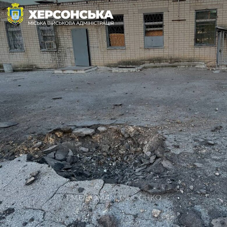 Вночі рашисти обстріляли центральну частину Херсону, дві особи загинули 04 Вночі рашисти обстріляли центральну частину Херсону, дві особи загинули 04