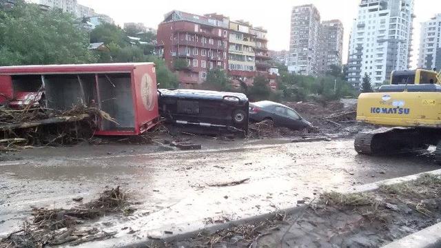 наводнение тбилиси ливень звери