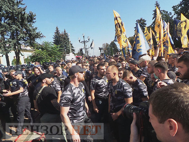 Президент обіцяв, - Нацкорпус пікетує Раду з вимогою спрощення процедури отримання громадянства учасниками АТО 37