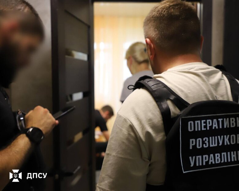 Прикордонники затримали організаторку торгівлі людьми в Катар