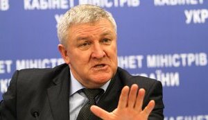 Суд заочно арестовал экс-министра обороны Ежеля по подозрению в госизмене за согласование "Харьковских соглашений"