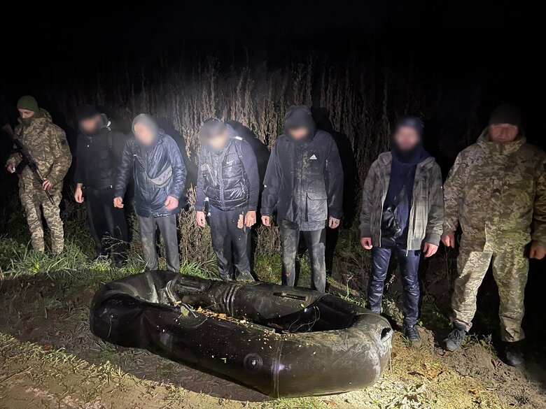 Затримано п'ятьох порушників кордону