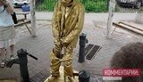 Во Львове милиция разрушила памятник писающему Сталину. ФОТО