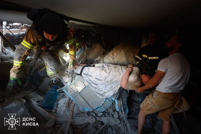 Three dead and at least 25 injured in Kyiv following a massive attack by the Russian Federation