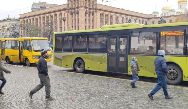 У день голосування в дніпровських маршрутках можна було їздити за селфі на дільниці. ВIДЕО