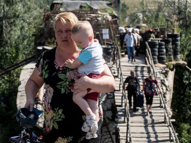 ОБСЕ разместила наблюдателей на передовой патрульной базе в Станице Луганской на постоянной круглосуточной основе 03