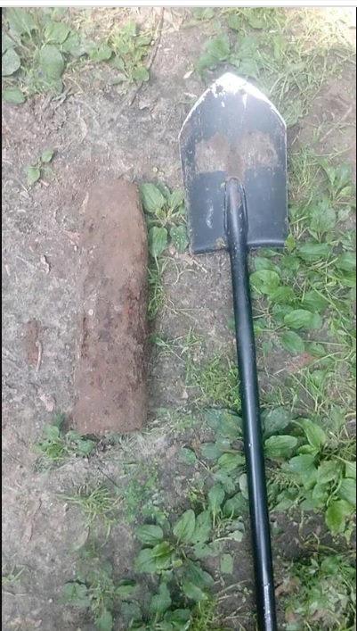 Мешканців і гостей Києва просять не гуляти на Лисій горі: знайдено багато боєприпасів 06