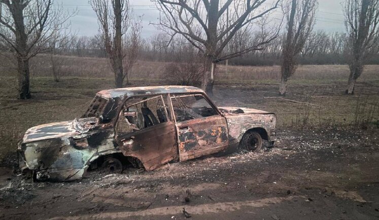 Окупанти вдарили дроном по цивільному авто на Куп’янщині, одна людина загинула, ще чотири - поранені. ФОТОрепортаж (оновлено)