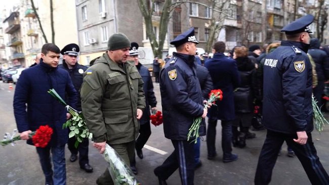 С погибшим в перестрелке полицейским Сергеем Пригариным простились в Одессе 10
