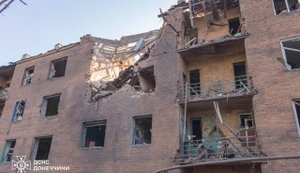 Оккупанты сбросили три авиабомбы на Краматорск: есть погибший и раненая. ФОТОрепортаж