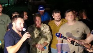 Під Оболонським судом відбулася бійка поліції та прихильників заарештованих бійців "Торнадо". ВІДЕО+ФОТО