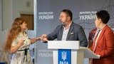 Напавшую на "слугу народа" Потураева блогера Крат лишили аккредитации