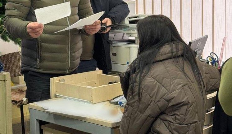 На Черкасчине бывшая сотрудница банка присвоила более 1 млн грн выплат бабушке погибшего военного. ФОТОрепортаж