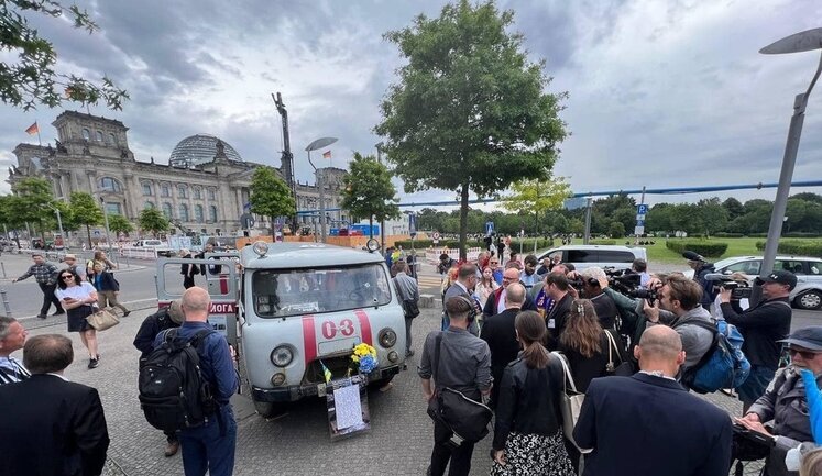 Ambulance from Kharkiv region shot by occupiers was put on display in front of Reichstag. PHOTO