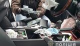 Поліція в Києві затримала з гонитвою псевдоспівробітника Кабміну, який "торгував" держпосадами. ФОТОрепортаж