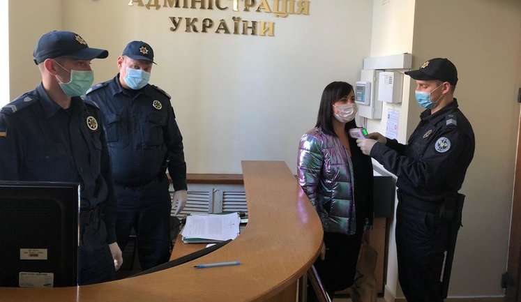 Суди працюють у штатному режимі, але без масок нікого не пускатимуть, - глава Державної судової адміністрації України Холоднюк. ВІДЕО+ФОТО