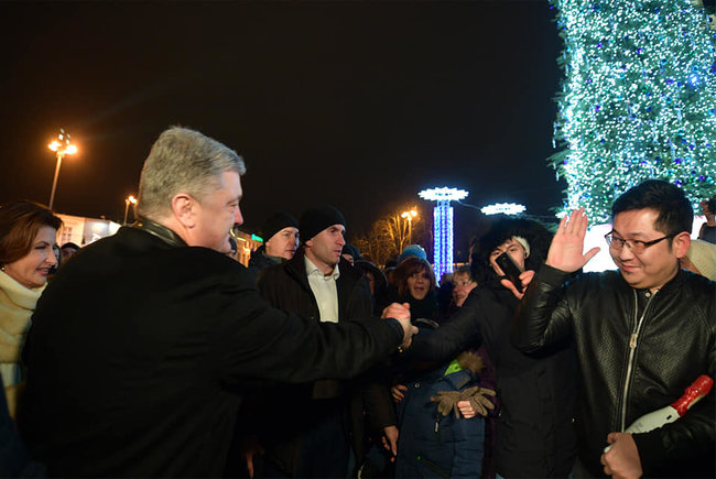 Порошенко побывал на Софийской площади за час до Нового года 03