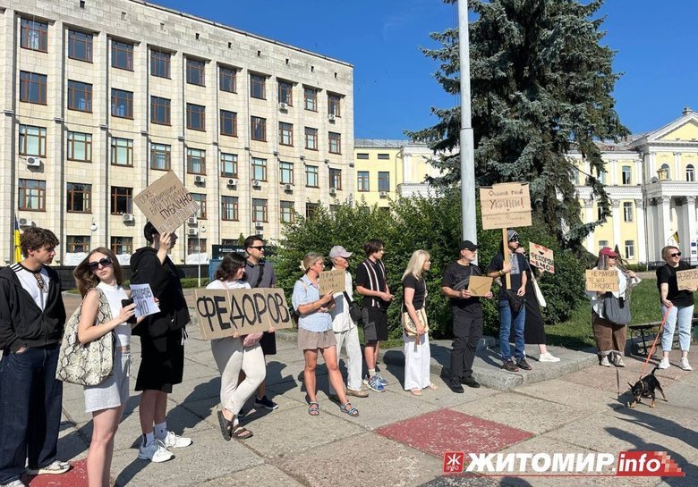 у центрі Житомира відбулася акція на підтримку міністра оборони України