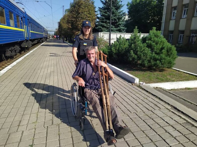 Еще почти 600 гражданских эвакуировали из Донетчины, - ГСЧС 04