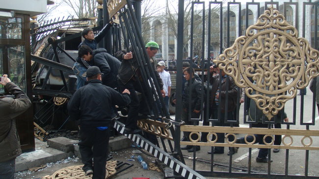 Пик Путина. Русский мир и проукраинское подполье Кыргызстана 09