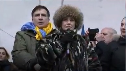 На мітингу Саакашвілі виступила євродепутат Коллінз, яка голосувала проти асоціації Україна-ЄС 01