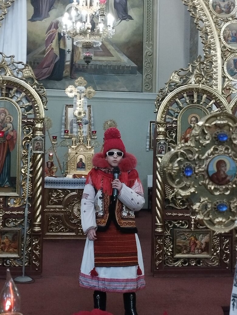 Незрячая школьница на Львовщине собрала ₴2 миллиона для ВСУ: пела на улице и в церквях 01