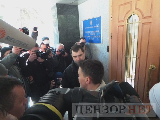 Савченко доставили в СБУ 04