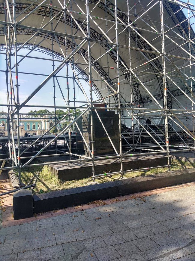 В Мариинском парке установили сцену на месте массовых захоронений участников Украинской революции, - замглавы КГГА Прокопив 02