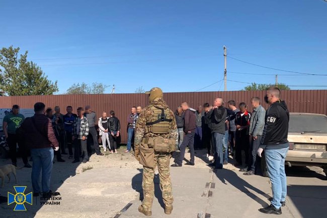 Почти 80 человек удерживали в трудовом рабстве в реабилитационном центре на Херсонщине, - СБУ 03