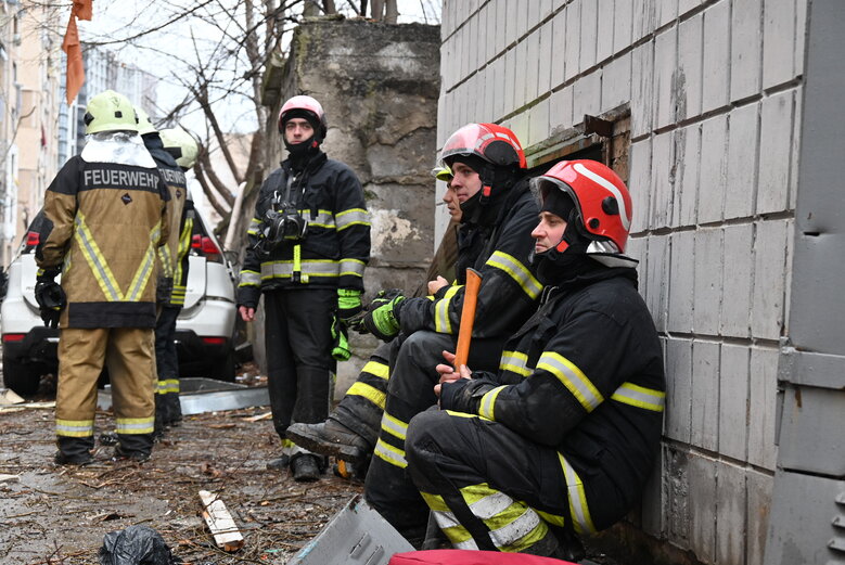 Consequences of Russian missile strike on house in Solomianskyi district of Kyiv 45