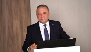 Змушував дружину ветерана купувати ліки:у Вінниці директора кардіоцентру Данильчука звільнили