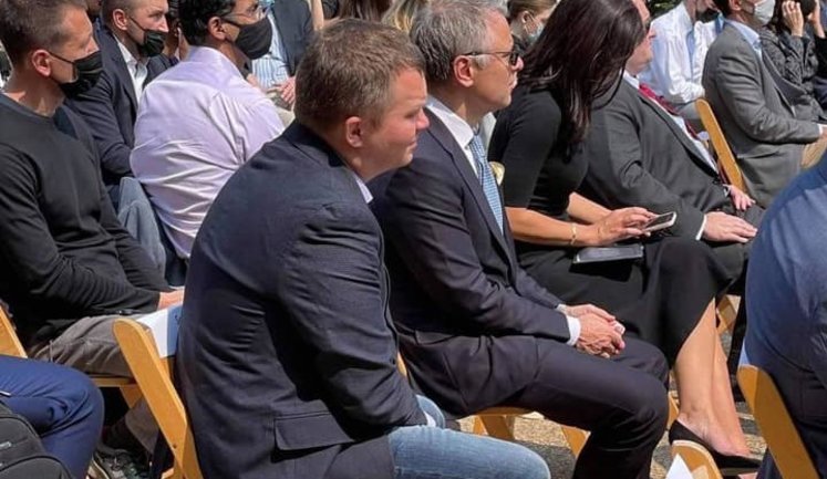 Милованов пафосно на каналі Ахметова закликав українців економити, водночас сам носить кросівки за 800 євро, - Березовець. ФОТОрепортаж