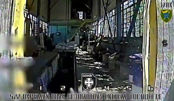 Операторы 422-го полка с помощью дрона-камикадзе подорвали базу российских дронщиков ударом изнутри. ВИДЕО